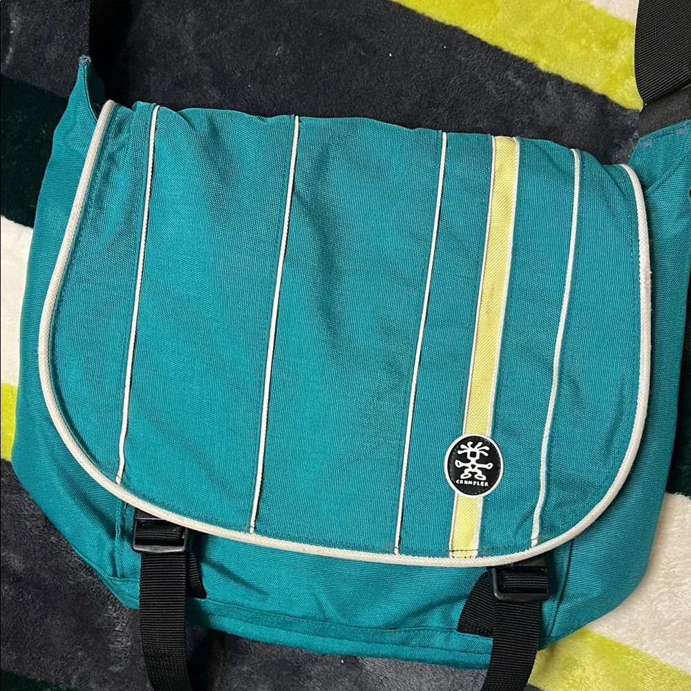 Crumpler Teal Men’s Messenger Bag with Yellow Stripe Accent